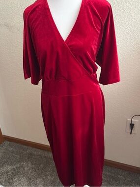 Women's Red Velvet Wrap Midi Dress - Elegant V-Neck
